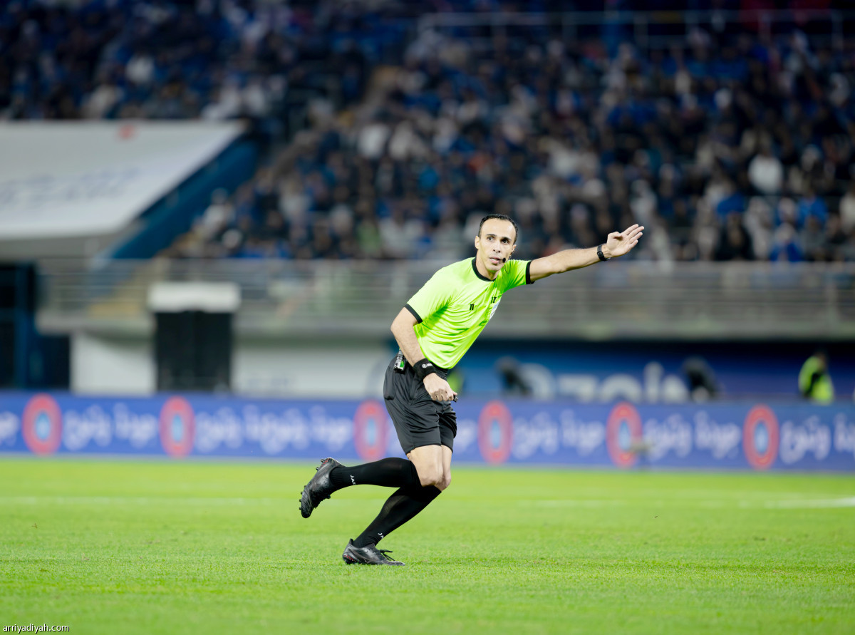 الطاقم السعودي يضبط الافتتاح