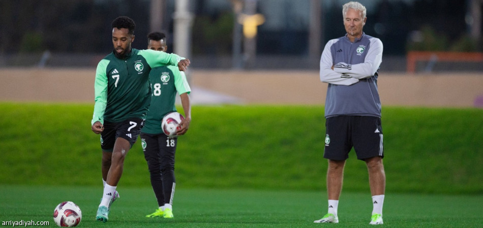 الأخضر يختتم تحضيرات عُمان