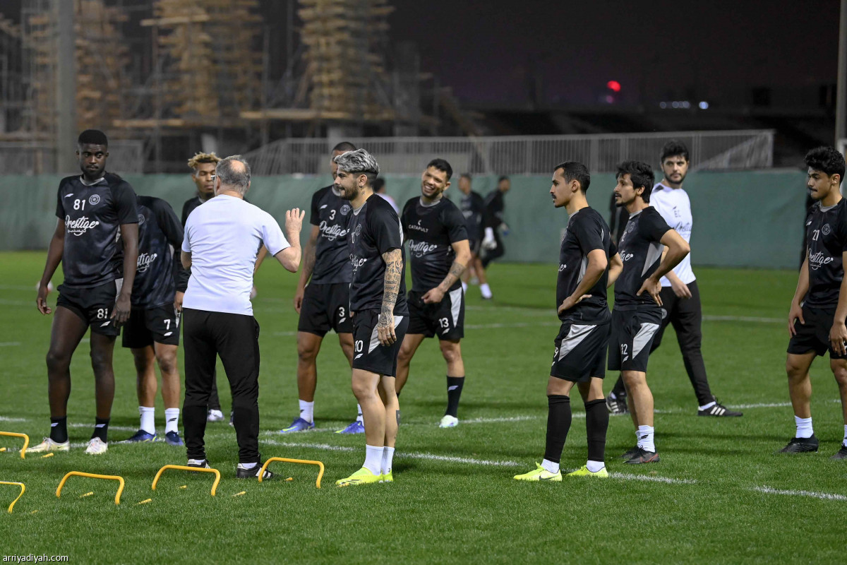 الليوث تناور