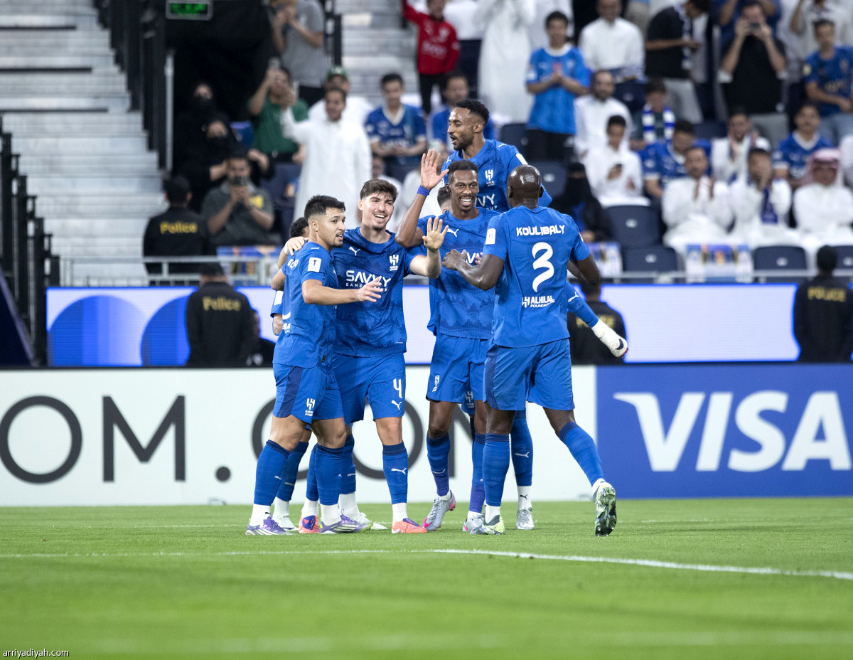 الصدارة الزرقاء مستمرة