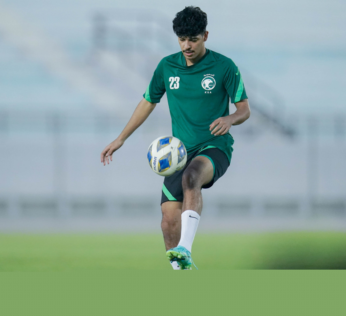 الأخضر متحفز قبل الانطلاق