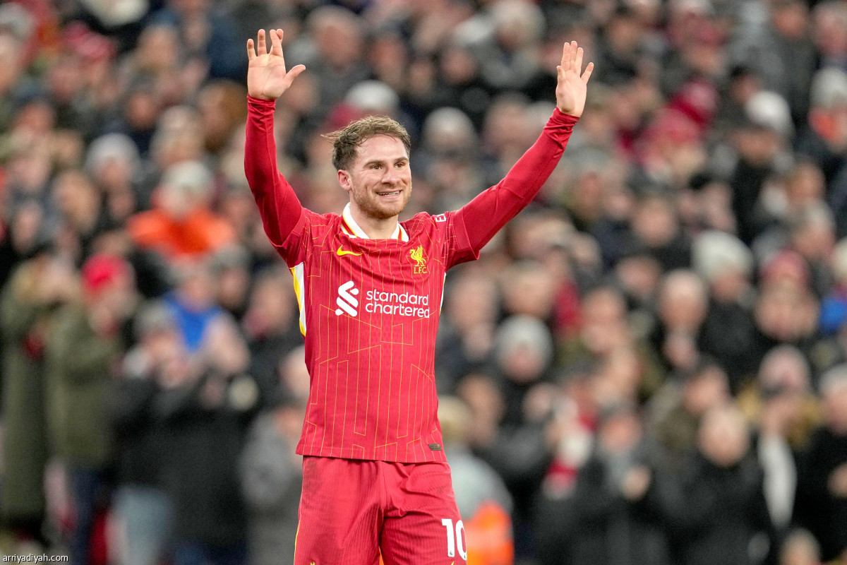 الليفر يحلق