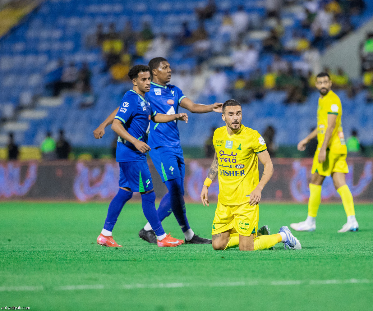 الفتح يستعرض