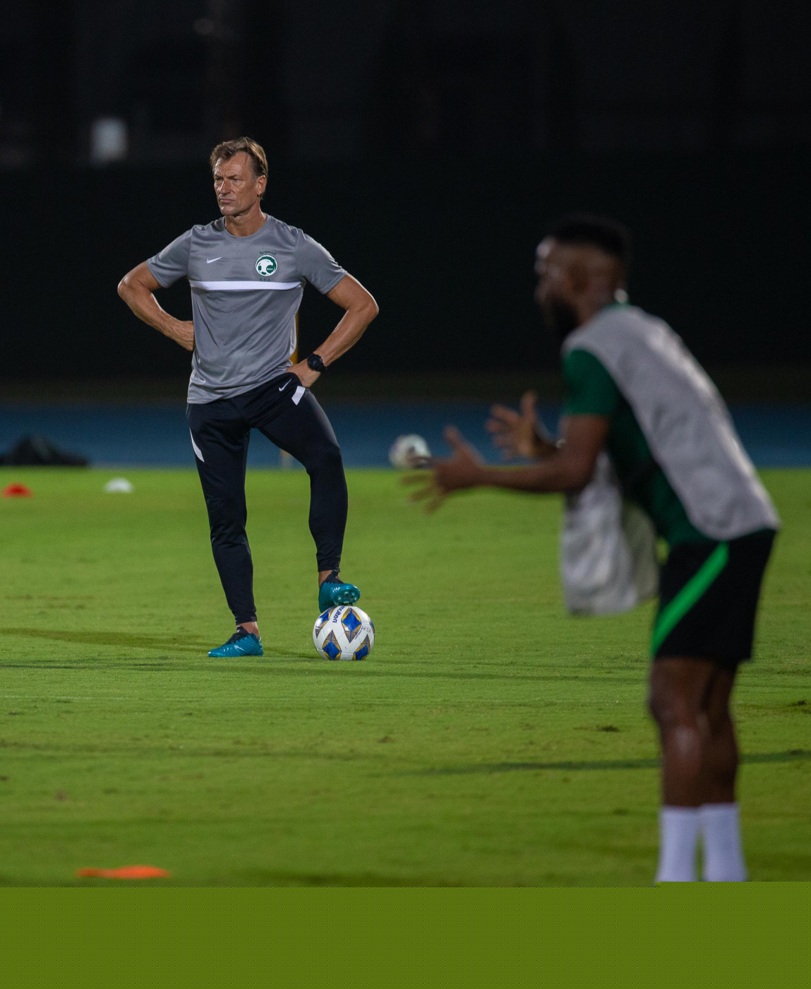 الأخضر متأهب للصين