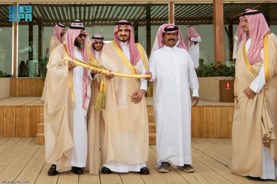 نيابة عن سمو ولي العهد.. نائب أمير مكة المكرمة يتوج الفائزين في الأشواط الختامية لمهرجان ولي العهد للهجن