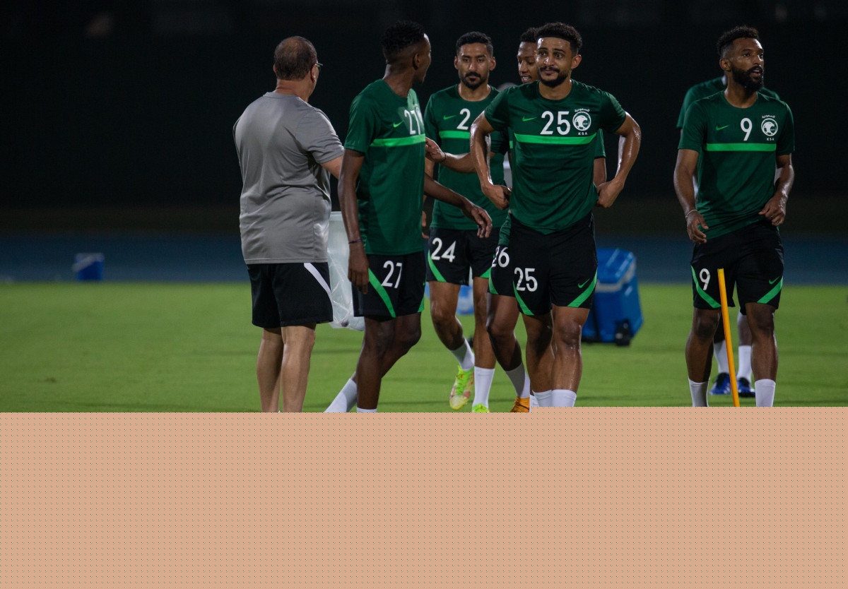 الأخضر متأهب للصين