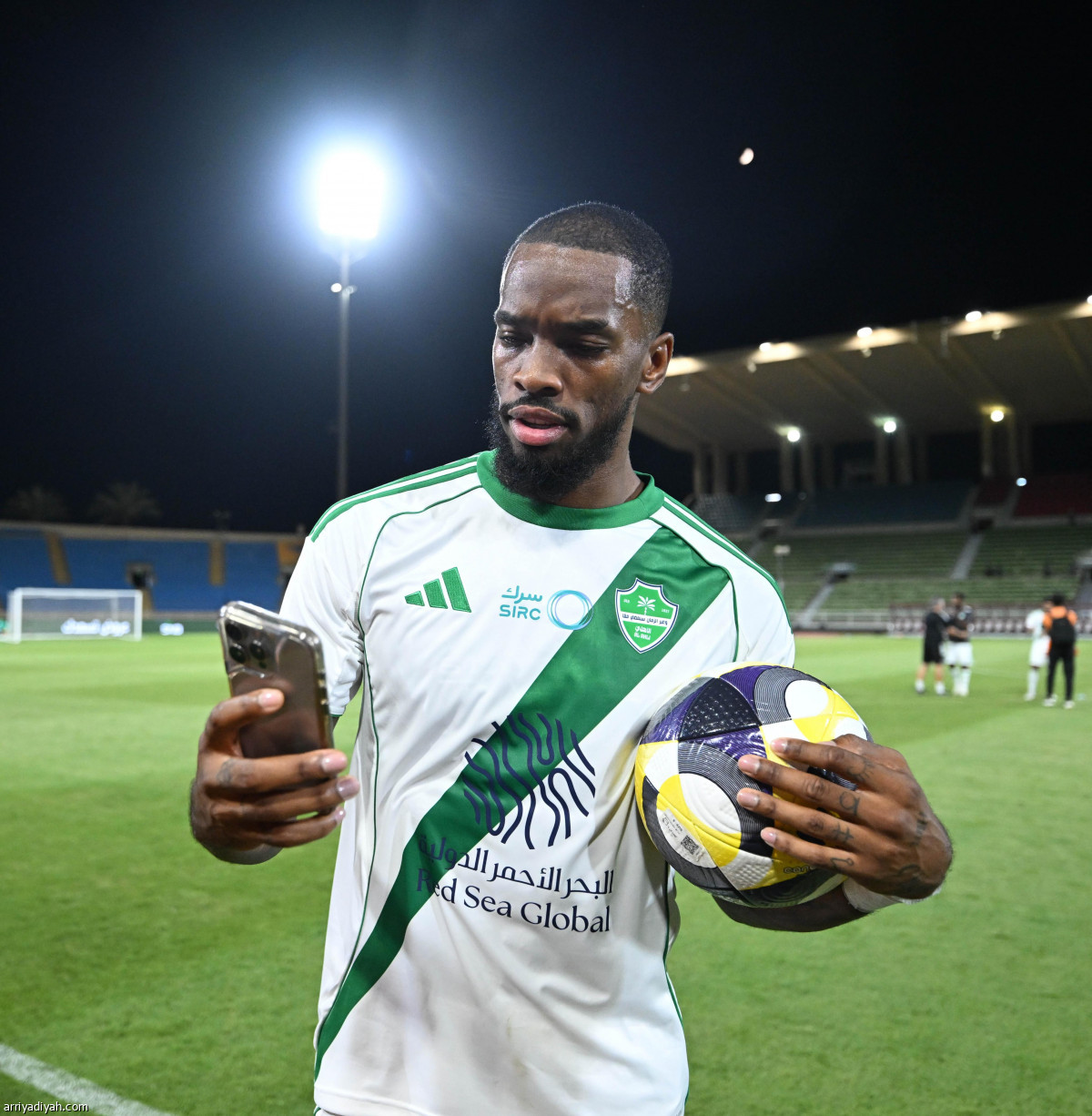 الكرة مع توني