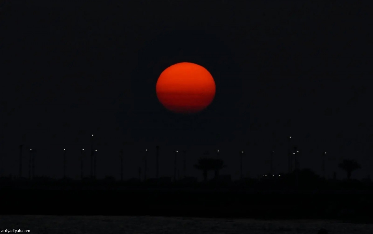 الواجهة تجذب هواة الغروب