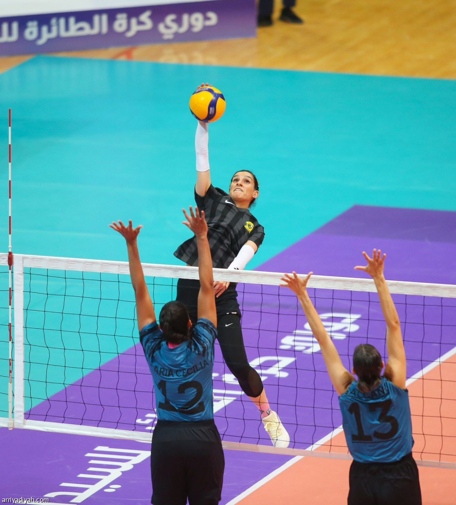 النصر يتوج بلقب أول بطولة «طائرة للسيدات»