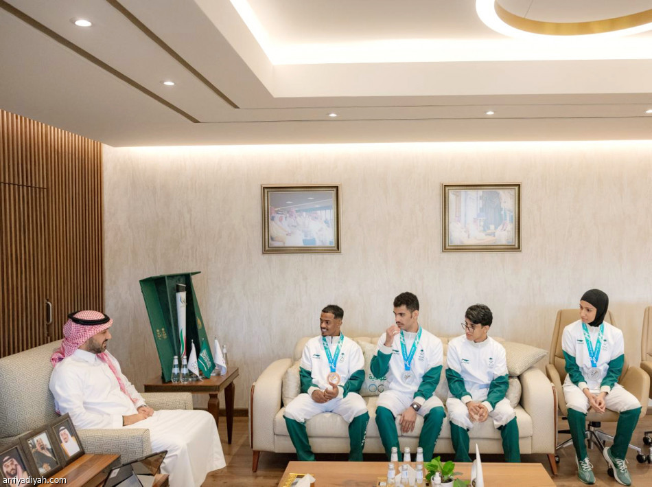 الفيصل يلتقي بأبطال السعودية في الدورات الآسيوية والعالمية