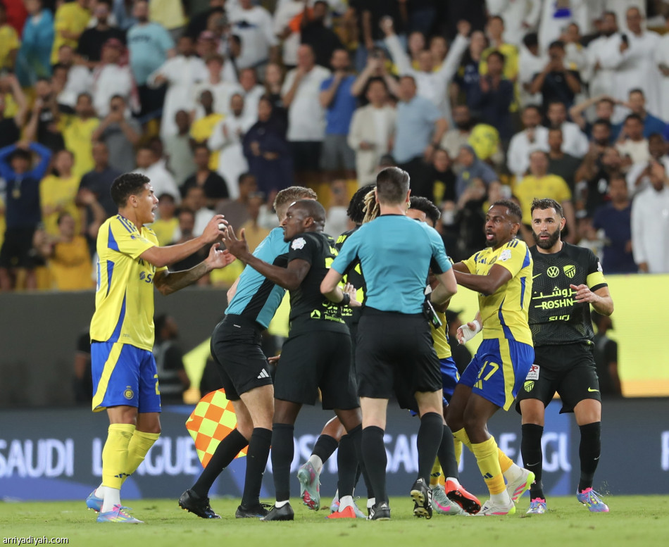 أحداث «الكلاسيكو».. بدأت بهجمة ديابي وانتهت بـ 3 بطاقات