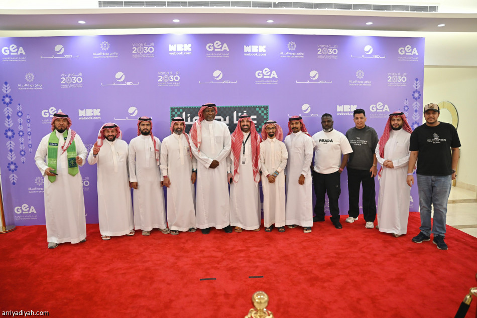 أصالة تحرك جمهور مسرح البواردي بـ«شو هالشقراء بتجنن»