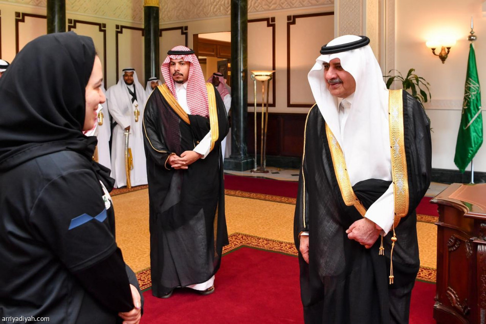 أمير تبوك يلتقي المشاركين في بطولة «البوتشيا»