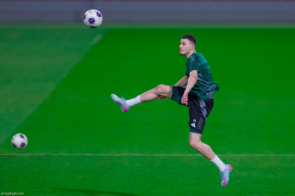 «الصقور».. مهارة وتصويب