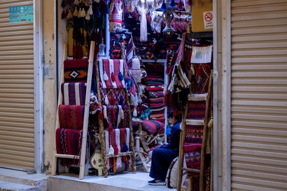 بشوت وعطورات