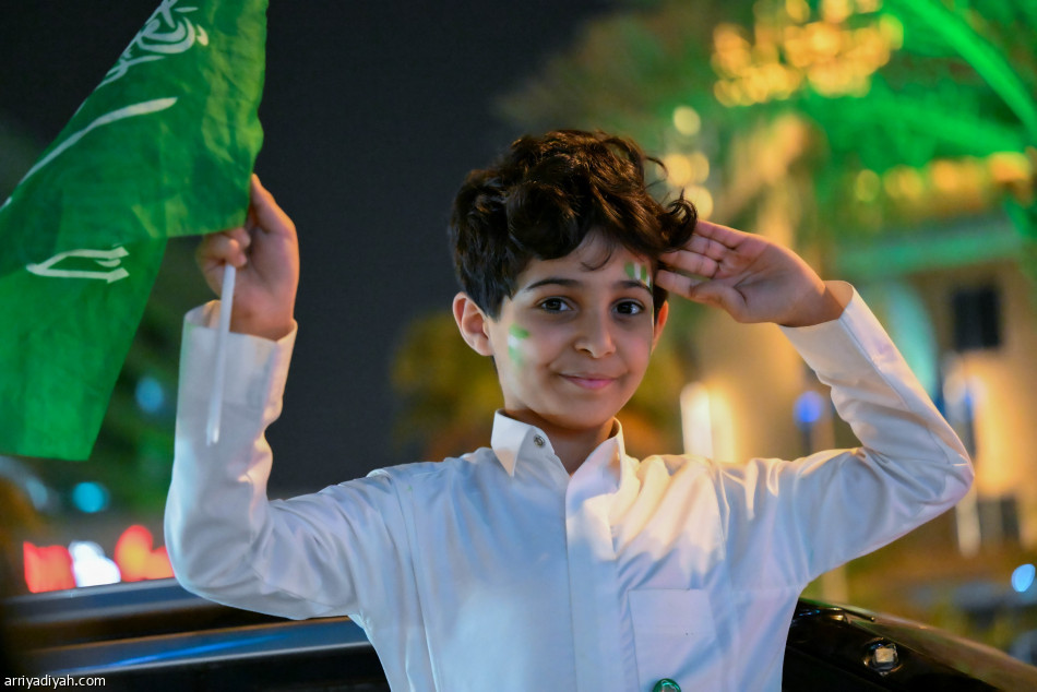 تزيين السيارات.. 20 دقيقة و350 ريالا تصنع الفرح